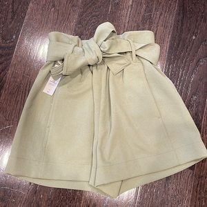 Aritzia Wilfred paperbag shorts NWT